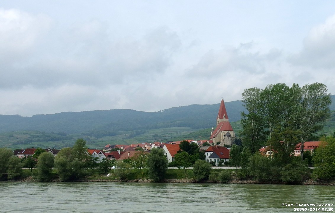 39890Cr2LeRe - Boat cruise on the Danube from Krems to WeiBenkirchen